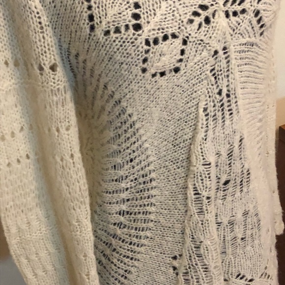 Beautiful keyhole sweater! - Picture 2 of 2